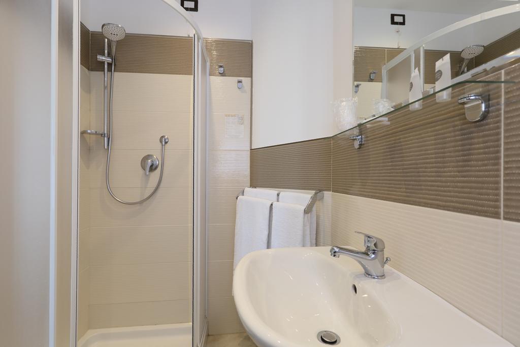 Petite Chambre Double Supérieure avec Balcon - Vue sur Mer