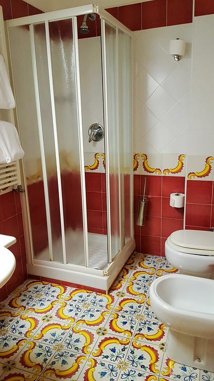 Standard Double Room,1365058103:JPEG