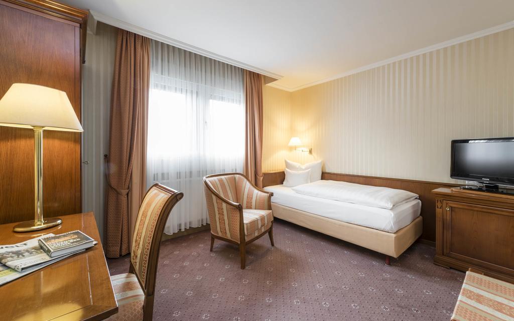 Queen Room,1609314333:JPEG