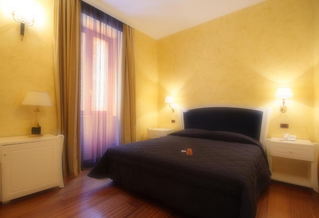Double or Twin Room,676565103:JPEG