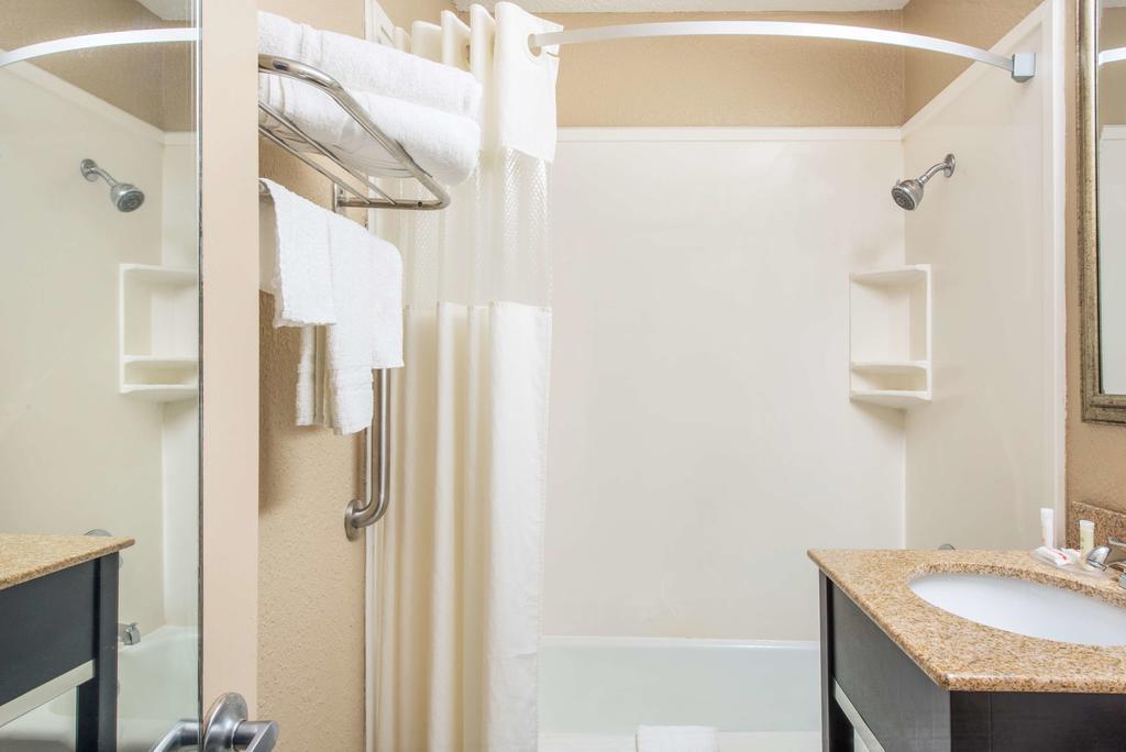 Double Room with Two Double Beds - Smoking