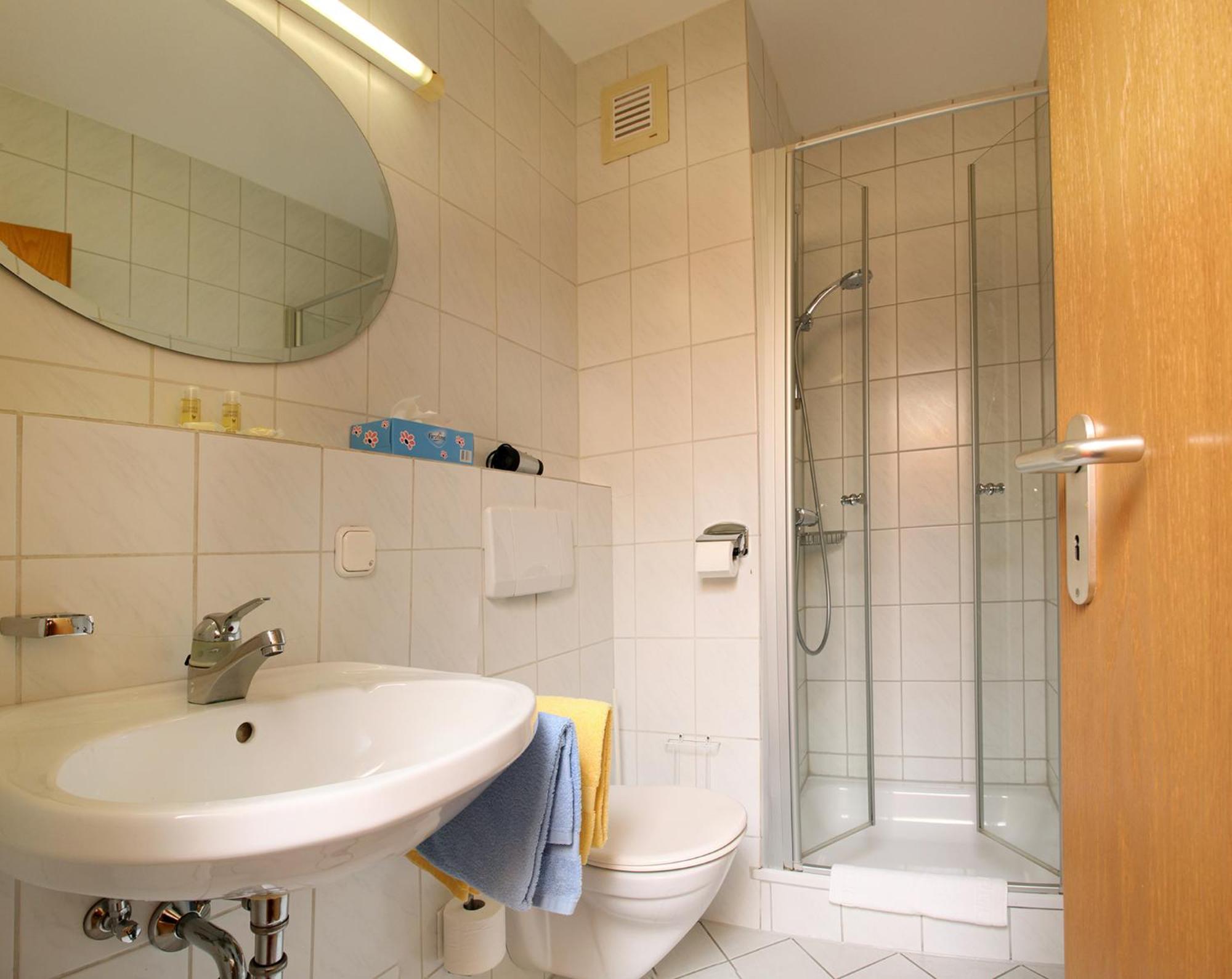 Zweibettzimmer mit Balkon