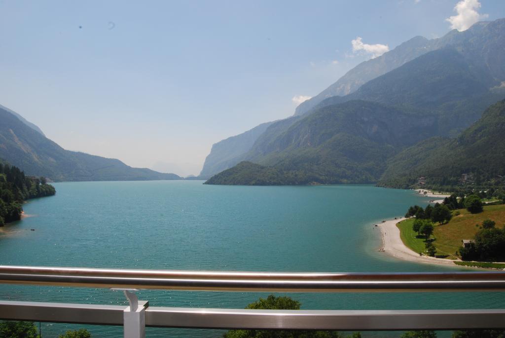 Camera Superior Matrimoniale/Doppia con Letti Singoli con Vista Lago
