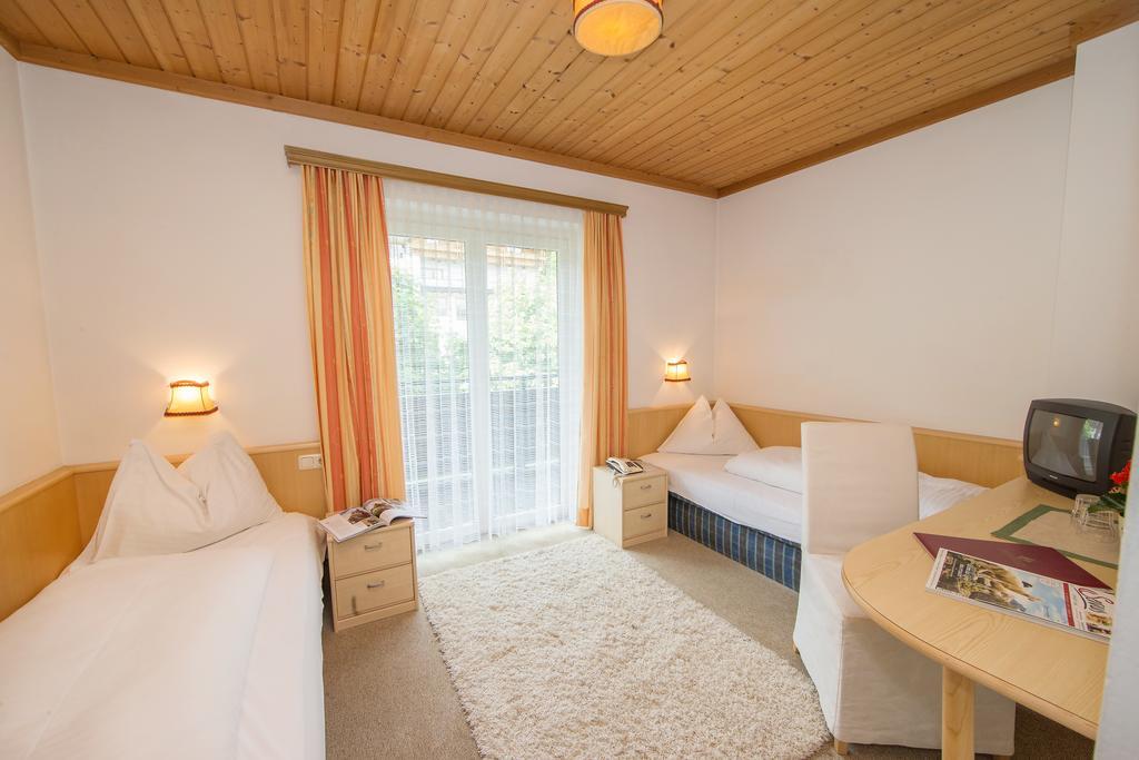 Budget Tweepersoonskamer met 2 Aparte Bedden