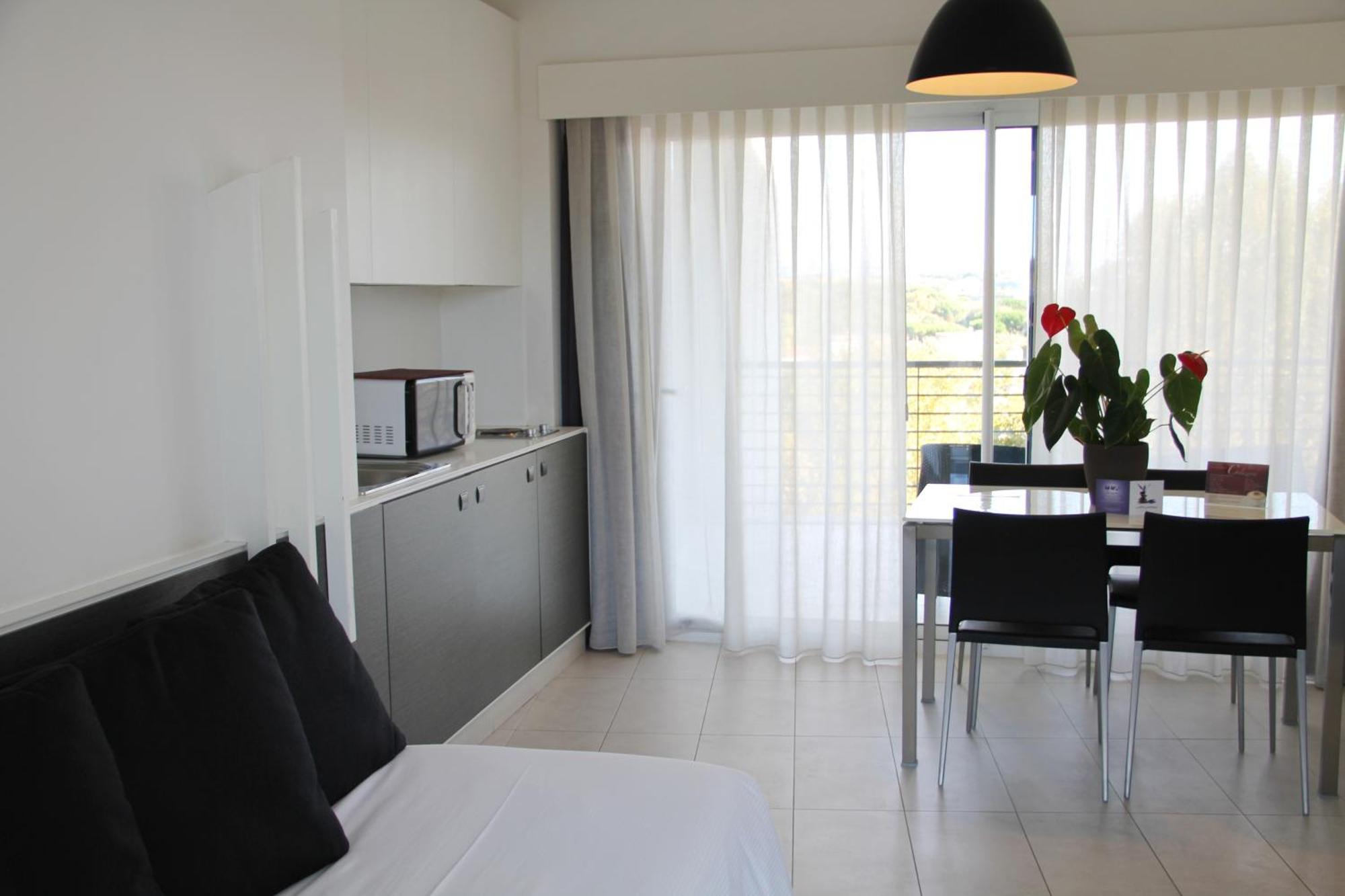 Quarto Triplo com Varanda