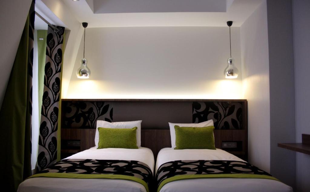 Quarto Superior com 2 Camas de Solteiro