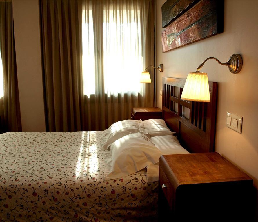 Doppelzimmer (Außenseite)