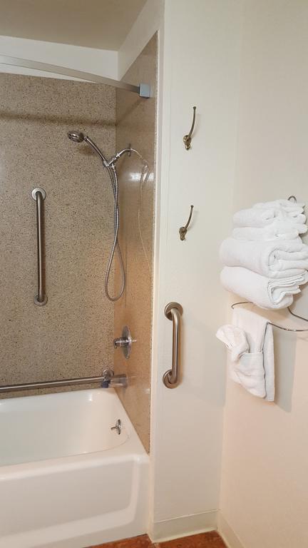 1 King Bed and 1 Queen Bed, Mobility Accessible Room, Non-Smoking