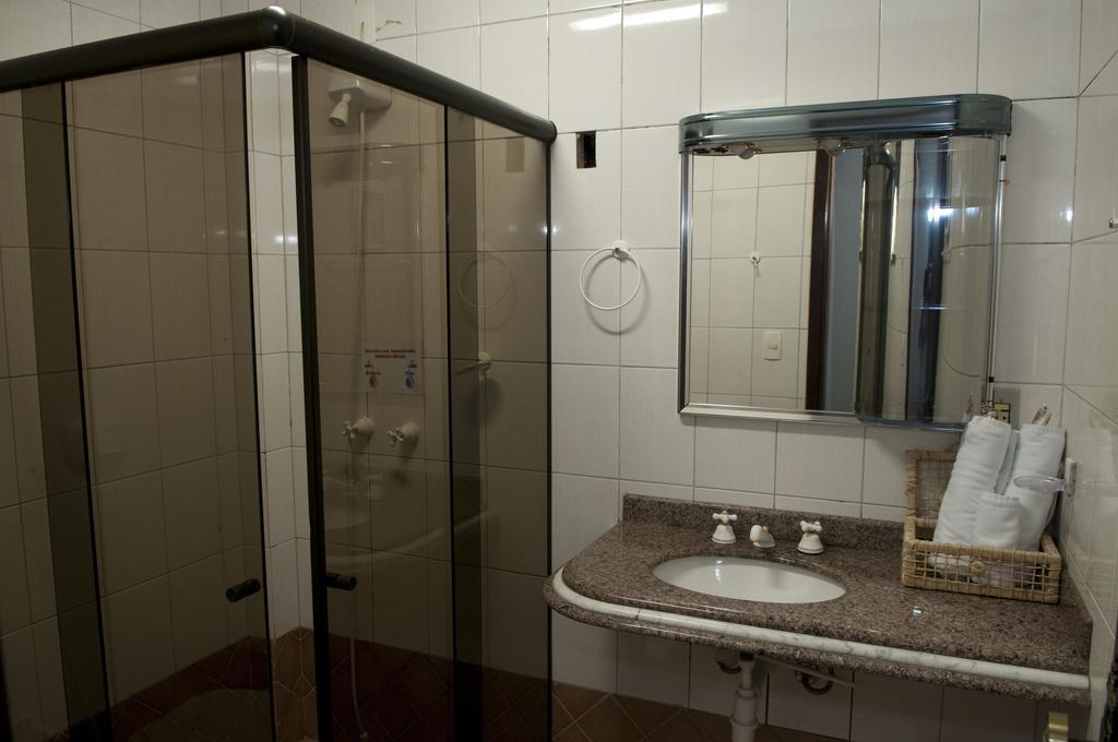 Quarto Duplo com Banheiro Compartilhado