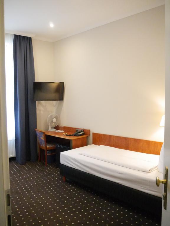 Large Single Room,1040519065:JPEG