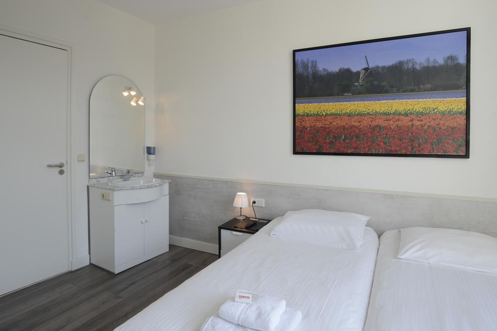 Twin Room with Shared Toilet,993463918:JPEG