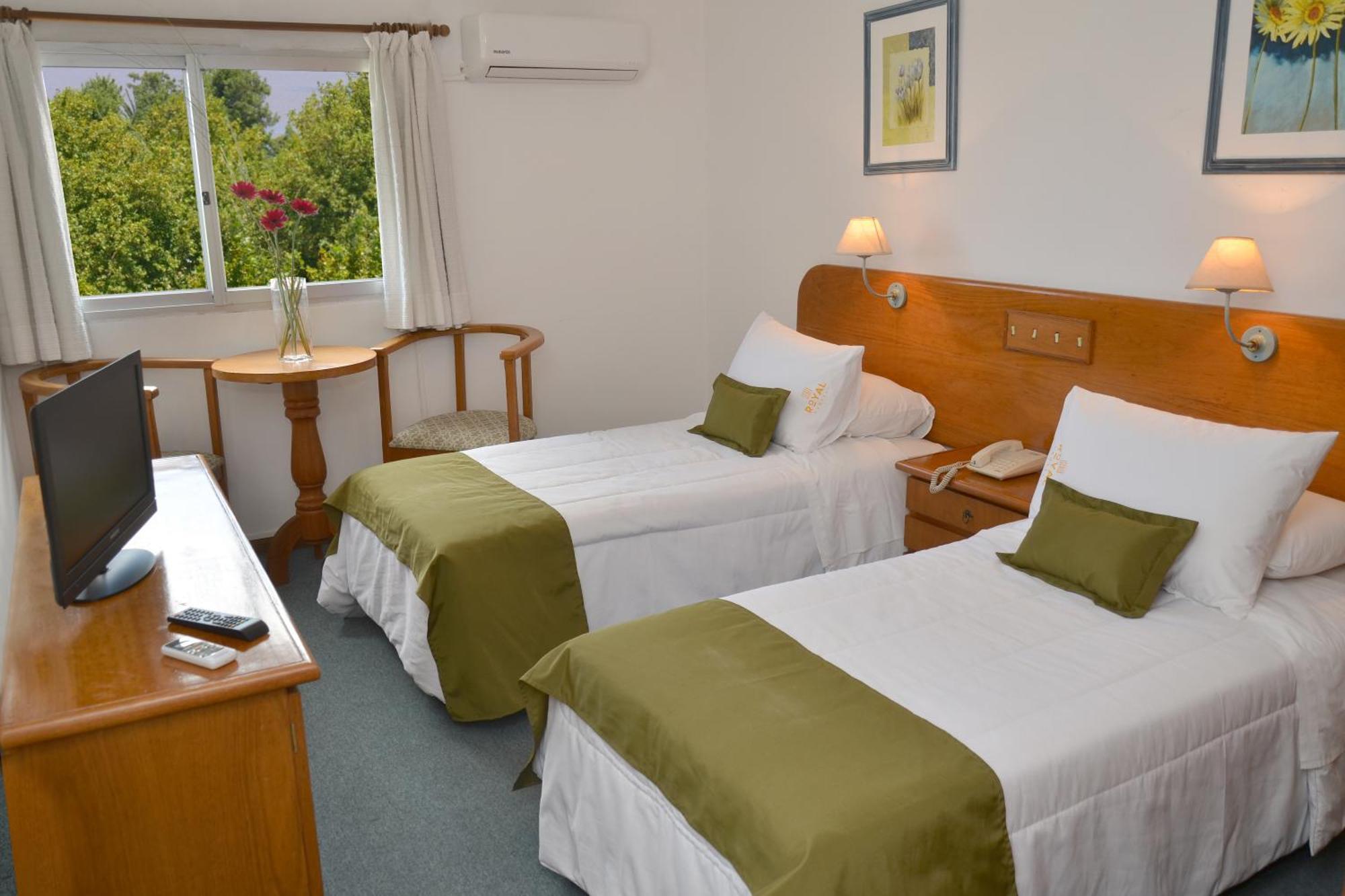 Quarto com 2 Camas de Solteiro
