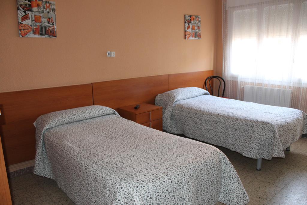 Habitación Triple Básica con baño compartido