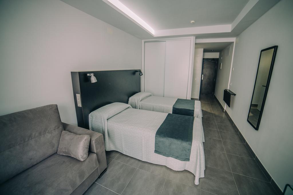 Estudio con balcón