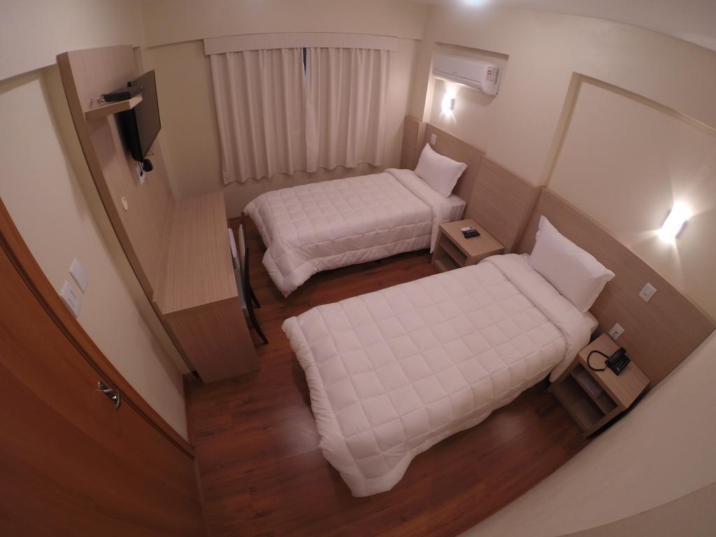 Quarto Duplo