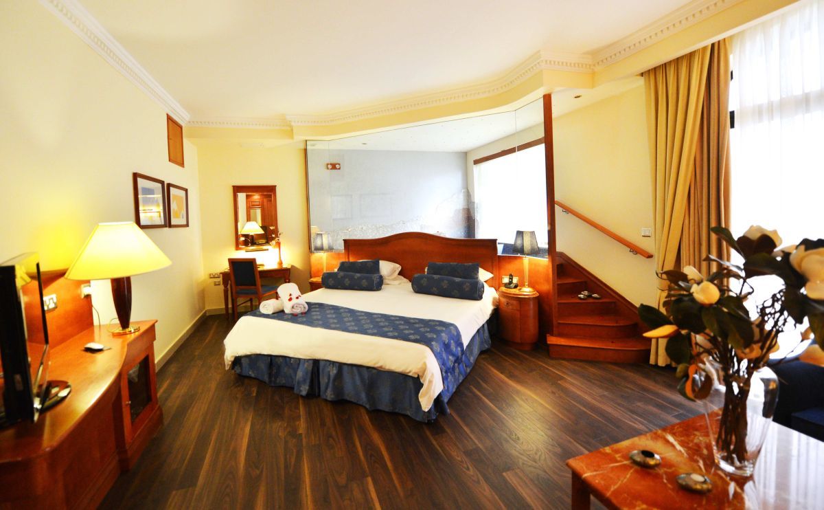 Therapeutisches Spa-Zimmer mit Privatpool