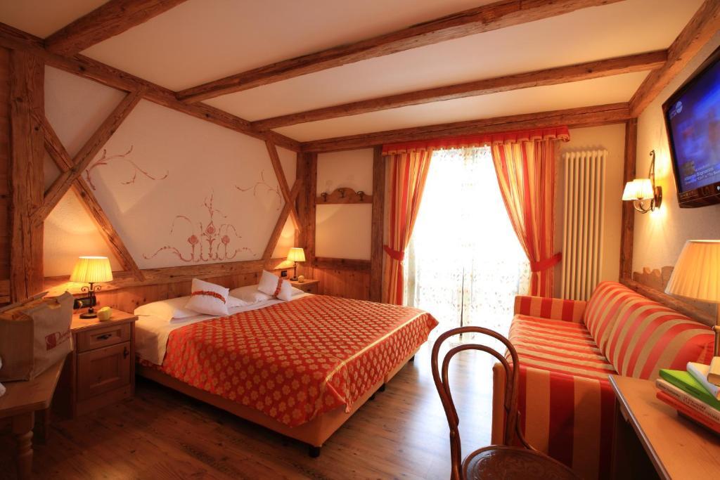 Double Room with Balcony,37716154:JPEG