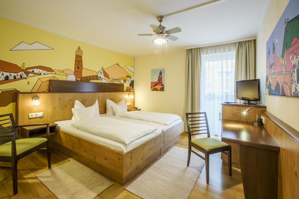 Double Room,761857894:JPEG