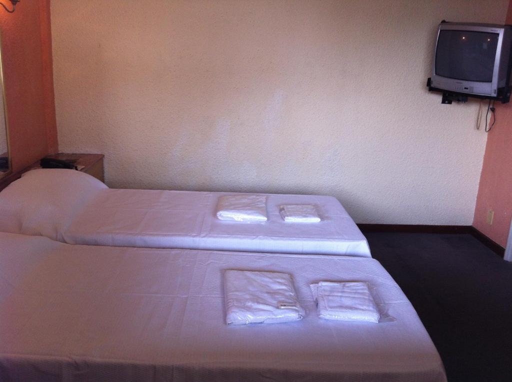 Quarto com 2 Camas de Solteiro