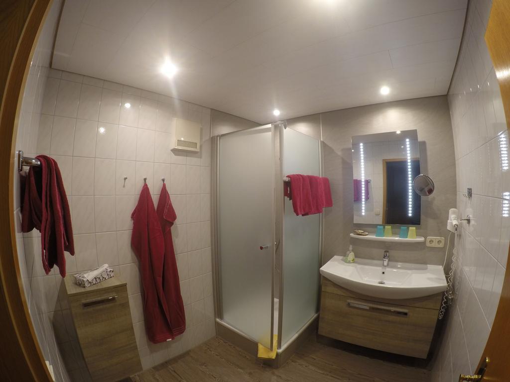 Family Room,378292339:JPEG