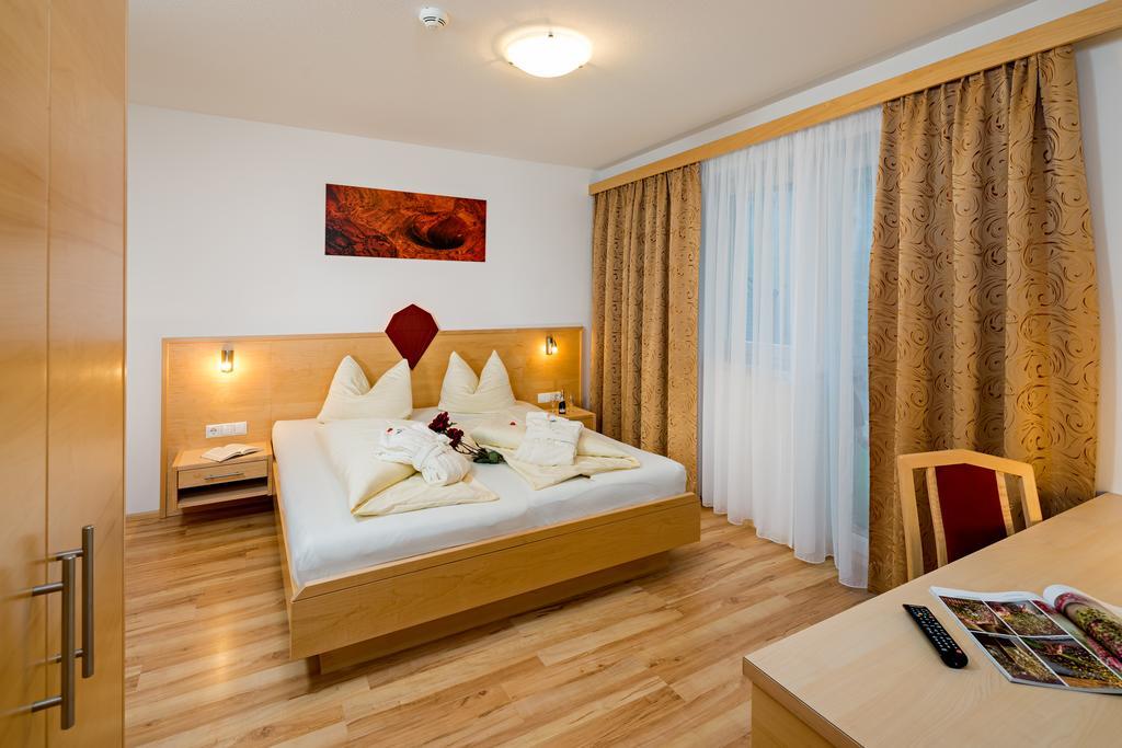 One-Bedroom Apartment,379044235:JPEG