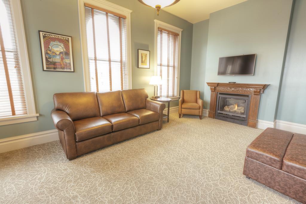 King Suite,379376437:JPEG