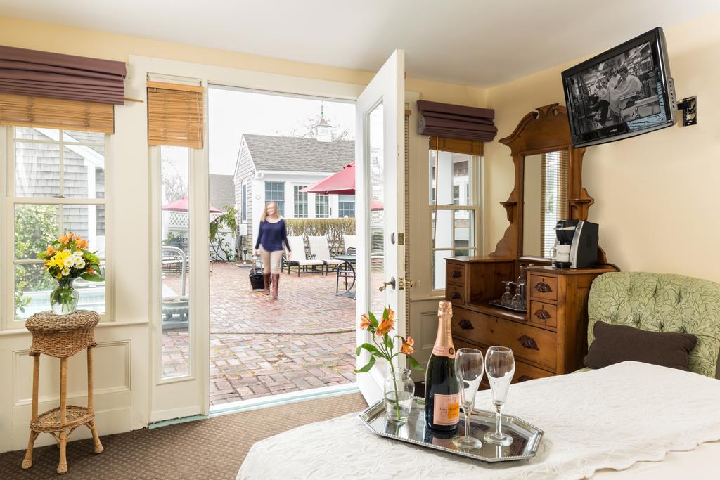 Classic Queen Room