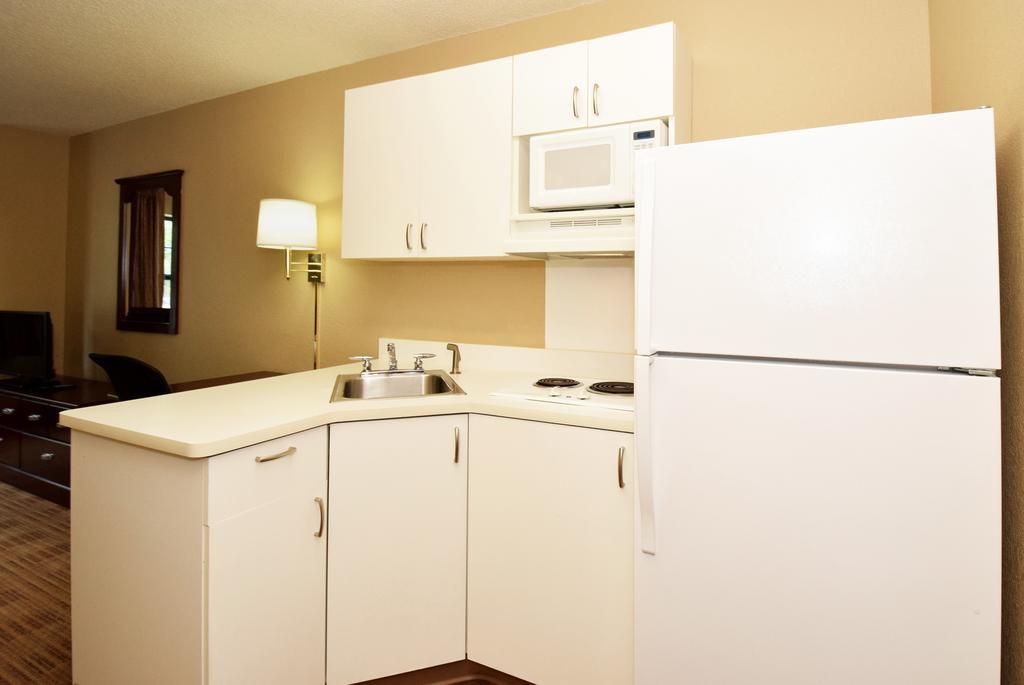 King Room with Tub - Disability Access/Non Smoking/Interior Corridor