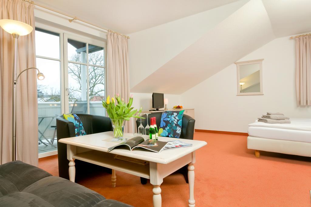 Doppelzimmer mit seitlichem Meerblick und Balkon