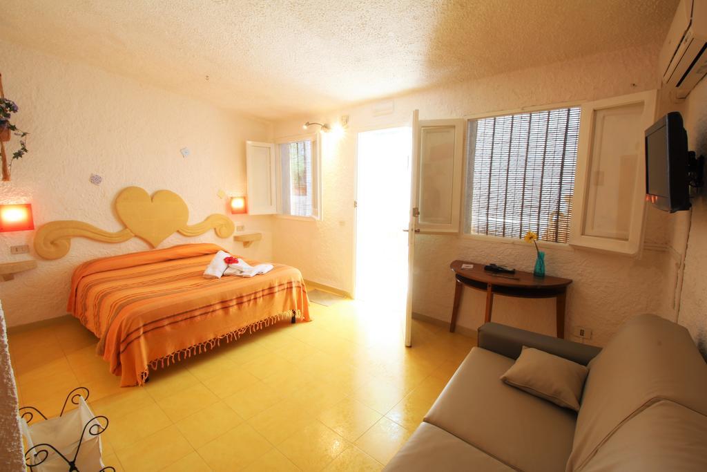 Family Room,400209141:JPEG