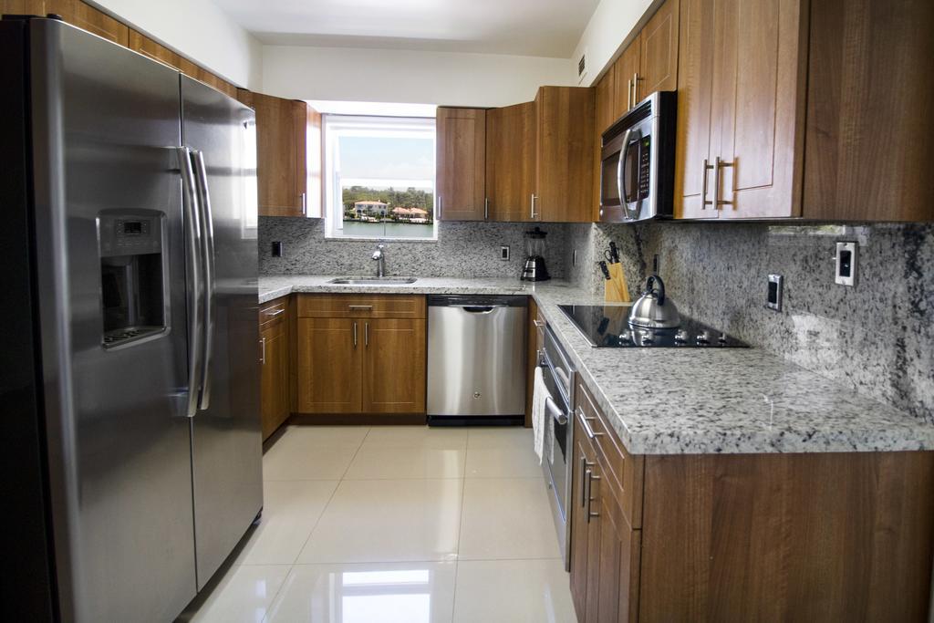 Hoeksuite met 2 Slaapkamers, 2 Badkamers en Keuken - Uitzicht op de Baai