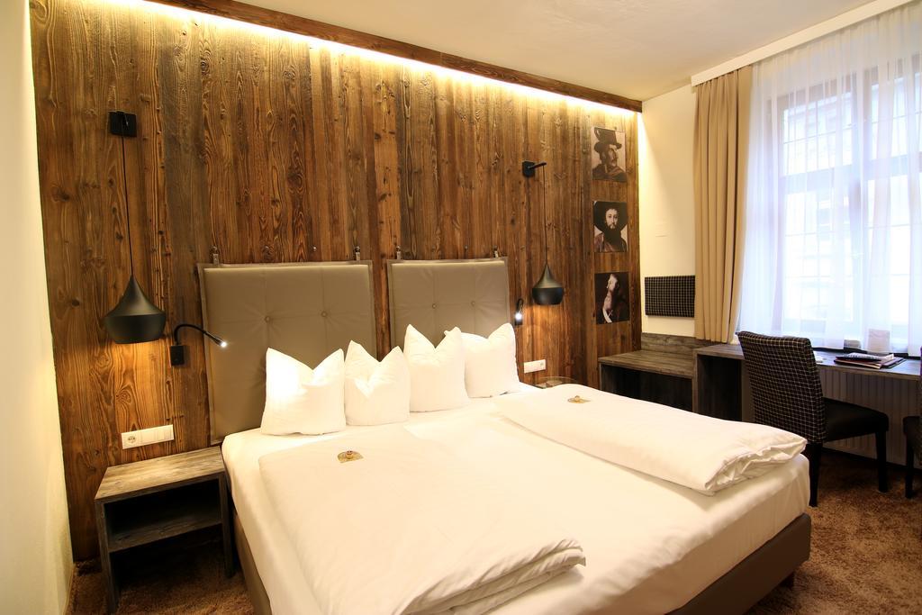 Traditional Double Room,404110461:JPEG