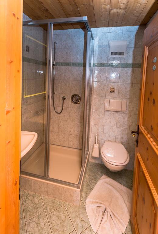 One-Bedroom Apartment,1246251835:JPEG