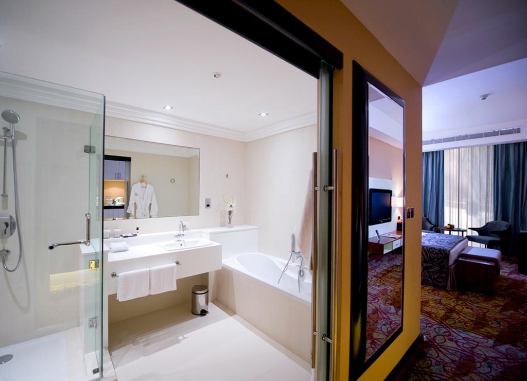 Superior Kamer met Kingsize Bed, Gratis Pendeldienst naar DXB Airport Terminal 1 & 3