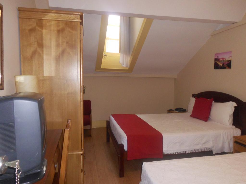 Budget Triple Room with Skylight,1588595754:JPEG