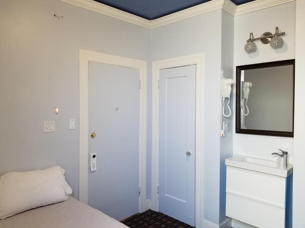 Single Room,411459009:JPEG