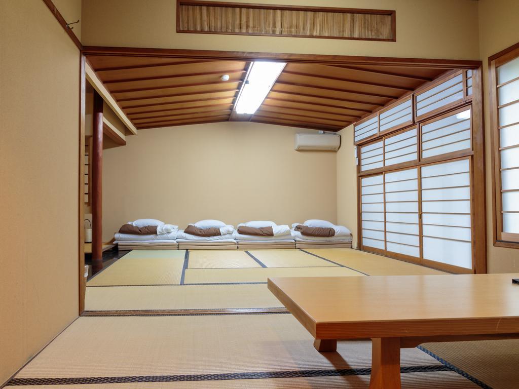 Chambre Familiale de Style Japonais avec Salle de Bains Commune – Vue sur Jardin