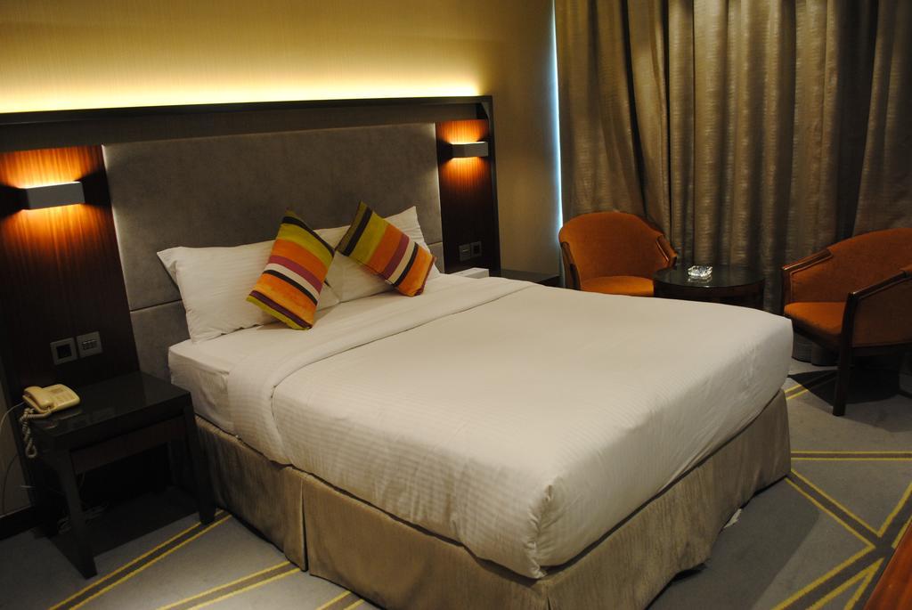 Quarto Deluxe (2 Adultos + 1 Criança)