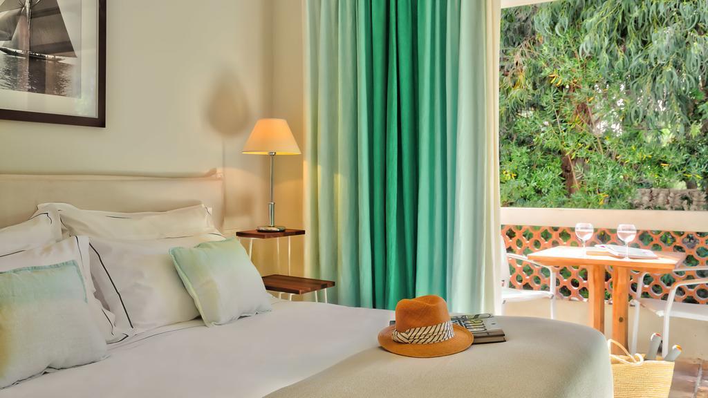Triple Room with Balcony and Garden View - Free Access to Spa and Private Beach
