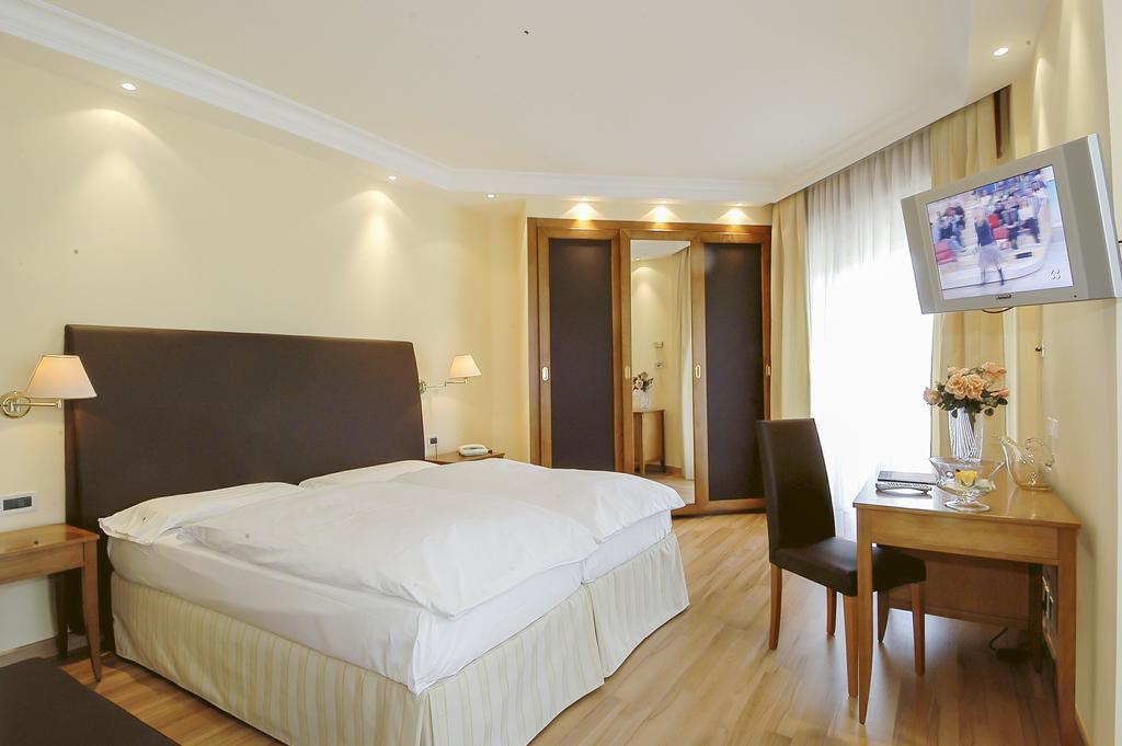 Superior Double or Twin Room,508648692:JPEG