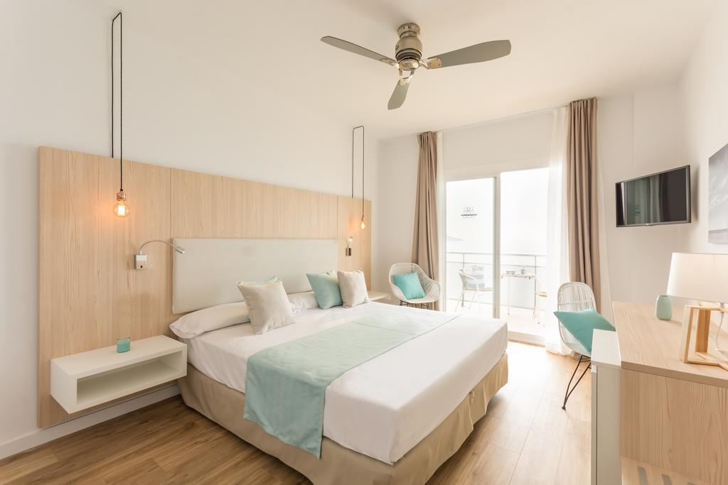 Chambre Double avec Lit d'Appoint - Vue sur Mer
