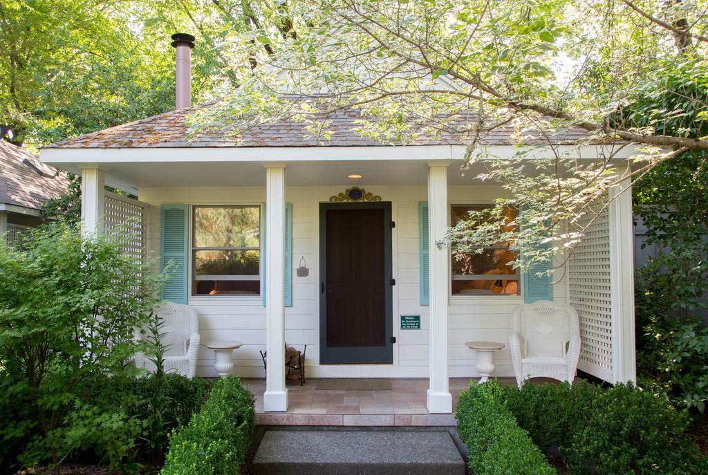 Luxury Cottage King,415835028:JPEG