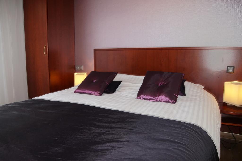 Small Double or Twin Room,688300395:JPEG