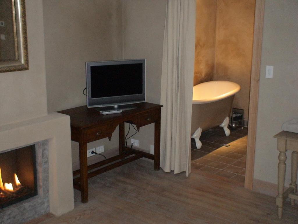 Deluxe Suite with City View,41822827:JPEG