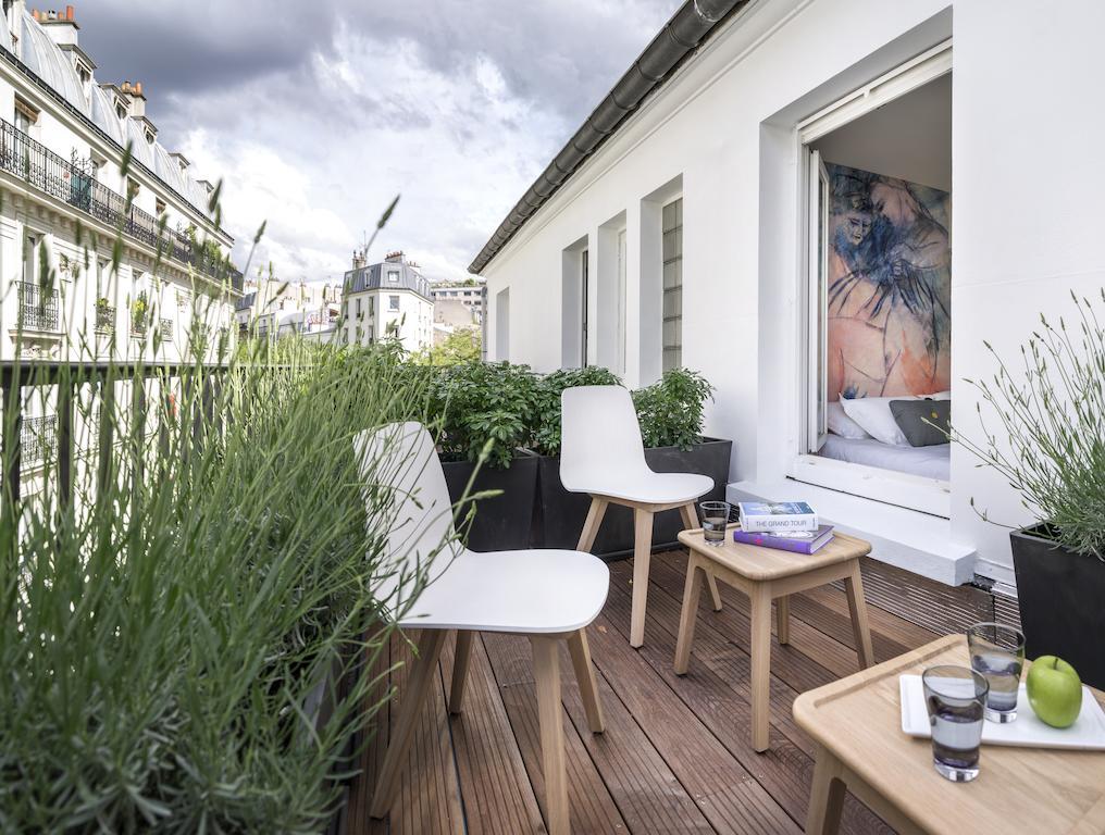 Quarto Clássico com Terraço