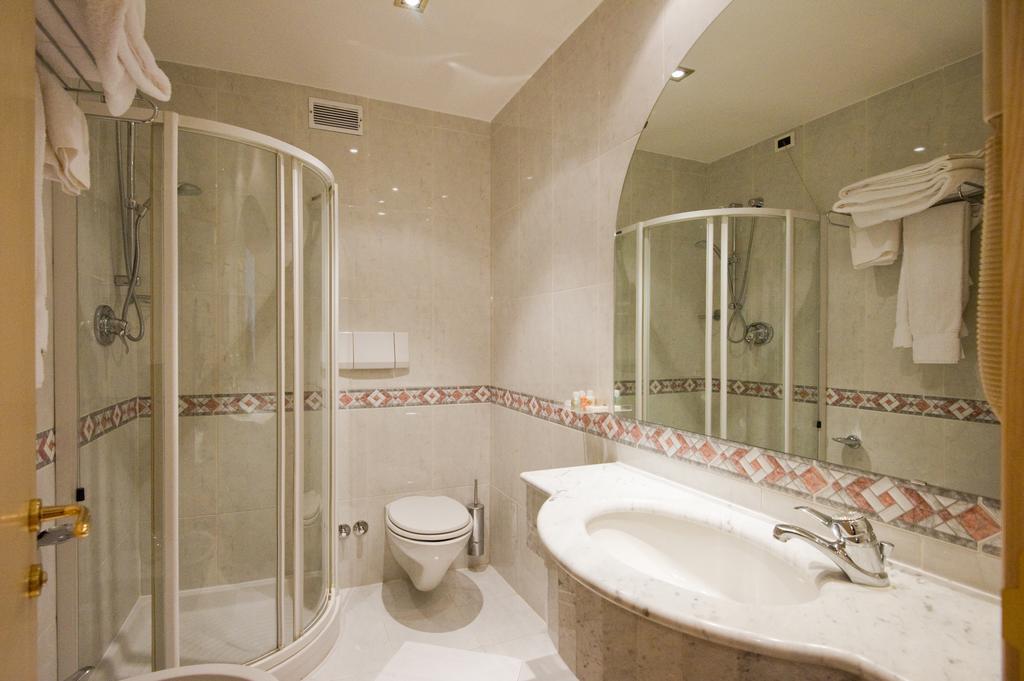 Triple Room,765668437:JPEG