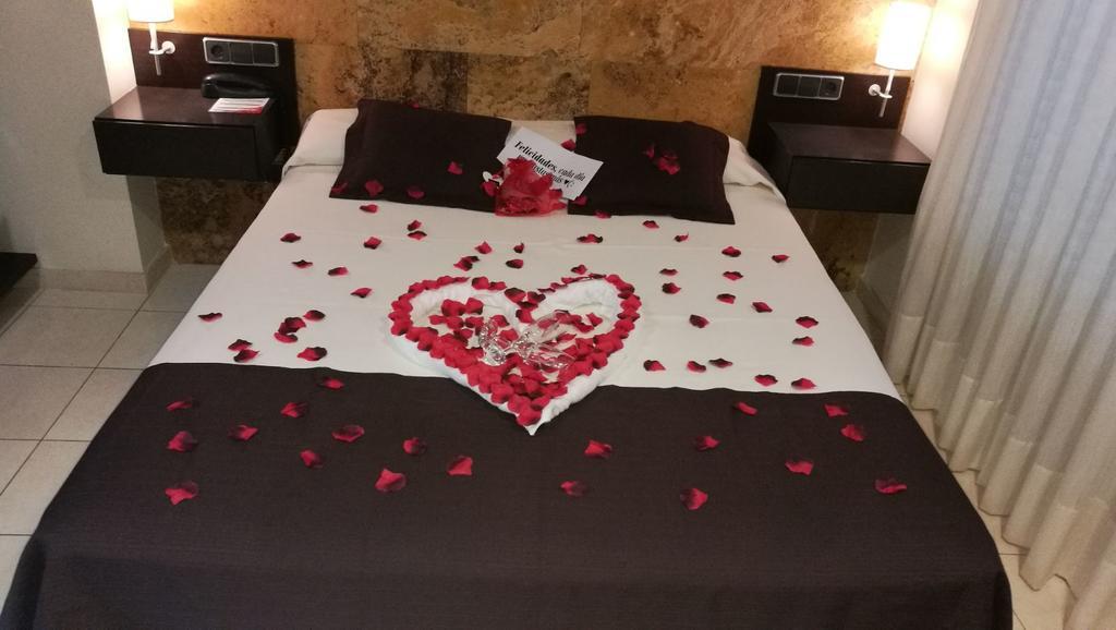 Romantic Petals Chocolates Standard Double or Twin Room,695401830:JPEG