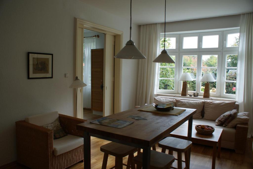 One-Bedroom Apartment,42420928:JPEG