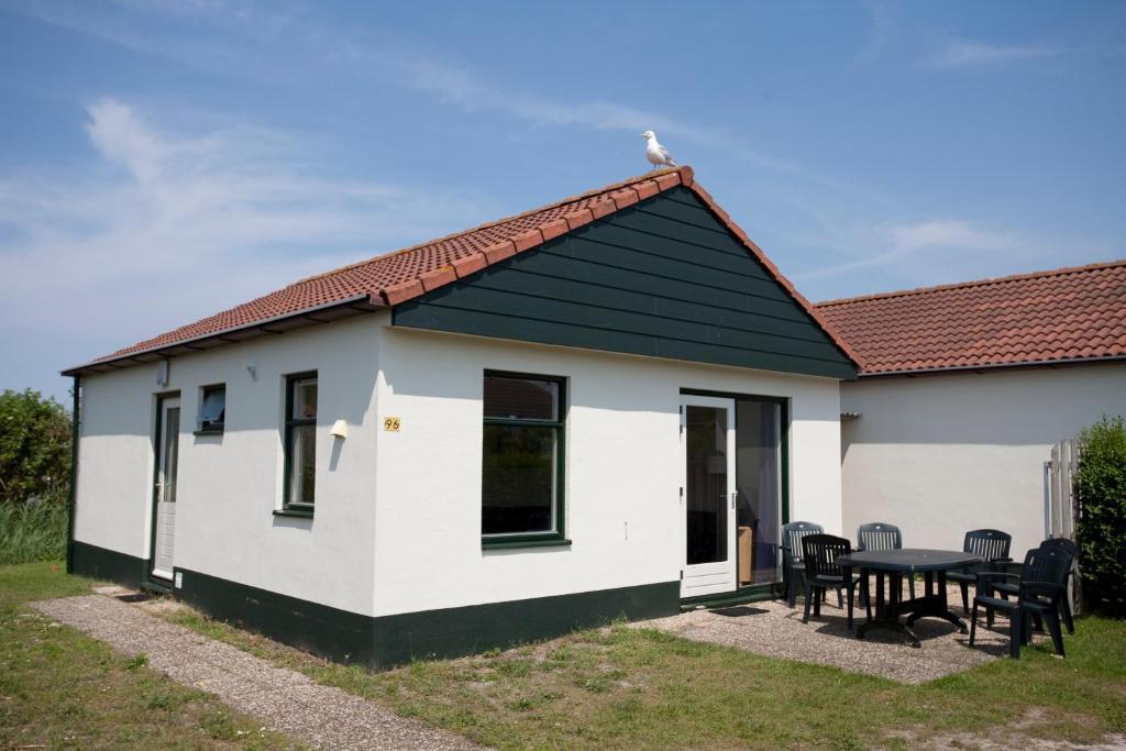 Bungalow (4 Adults),42758080:JPEG