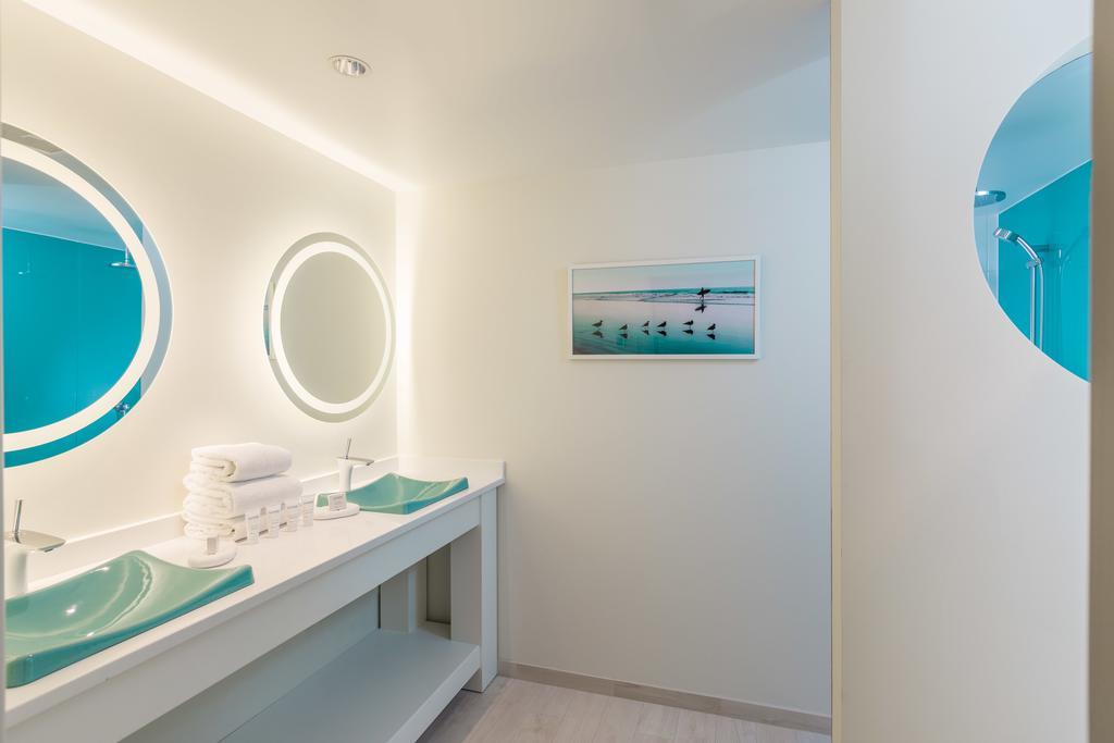 Deluxe Suite with Sea View